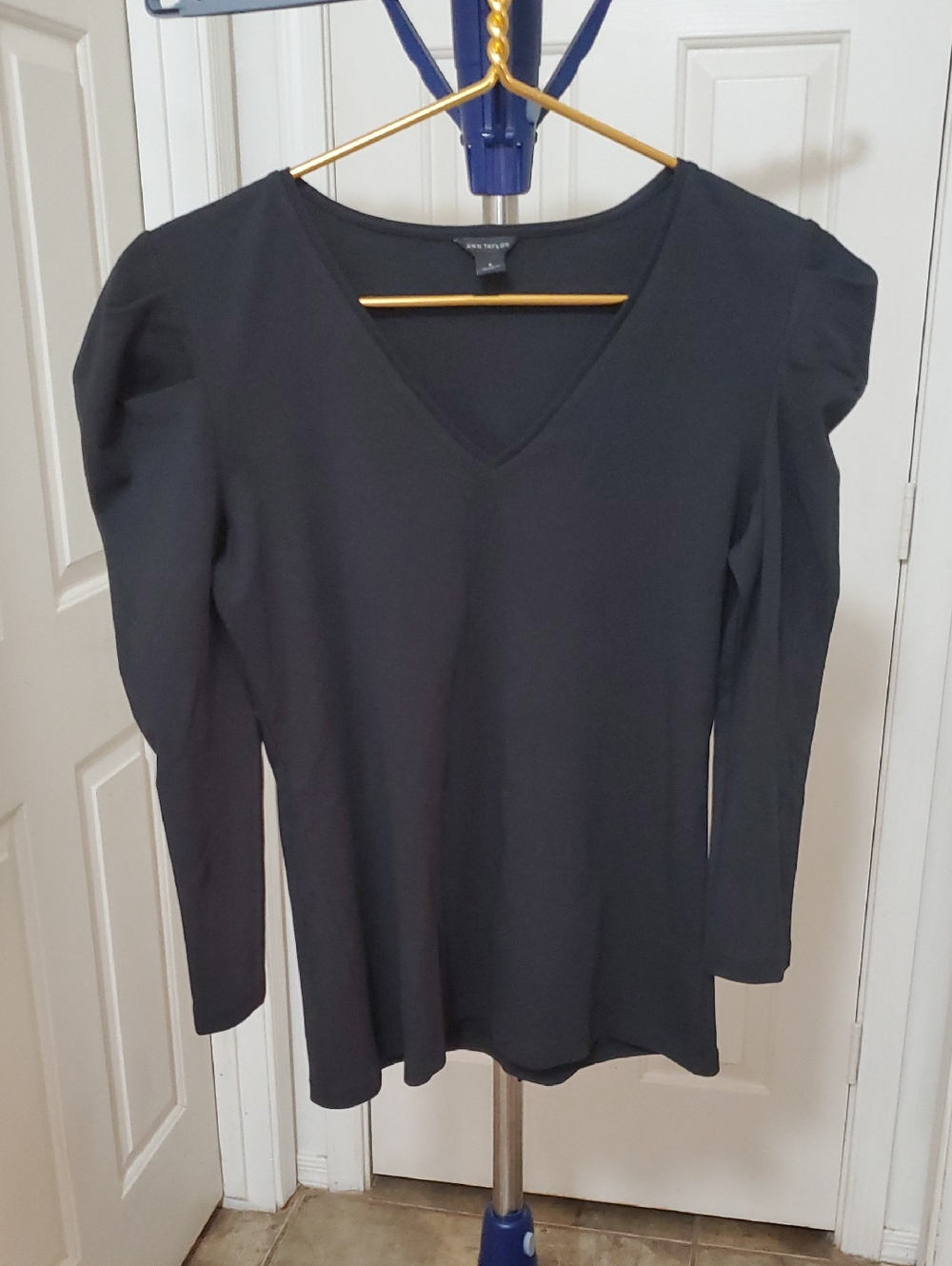 Ann Taylor Black V-Neck Long Sleeve Puff Shoulder Top
